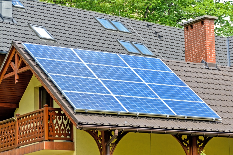 chauffagiste-PEILLON-min_solar-panels-1477987